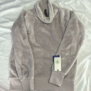 Gaiam plush pull over  Size XS